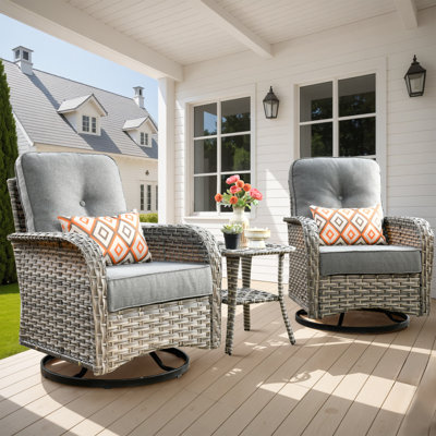Chaises pivotantes d'extérieur en osier pour 2 personnes avec table d'appoint Emroy