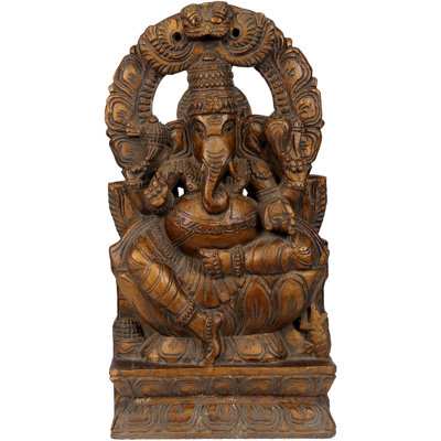 Lord Ganesha assis sur un lotus