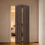 18 Series 76 po x 78 po Porte pliante en panneau de fibres à densité moyenne à 2 panneaux de 3/4 couleur noyer avec quincaillerie 3/4 po-131244035