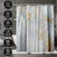 Focus abstrait sur le rideau de douche par Christine Olmstead