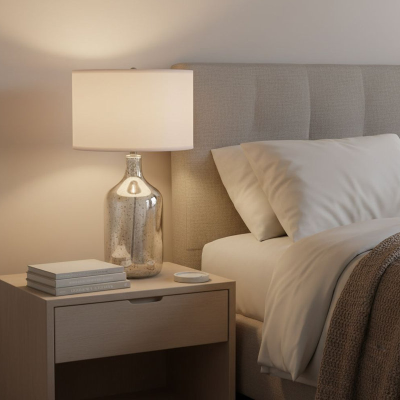 Lampe de table moderne en argent avec abat-jour en tissu blanc, lampe de chevet à base de verre