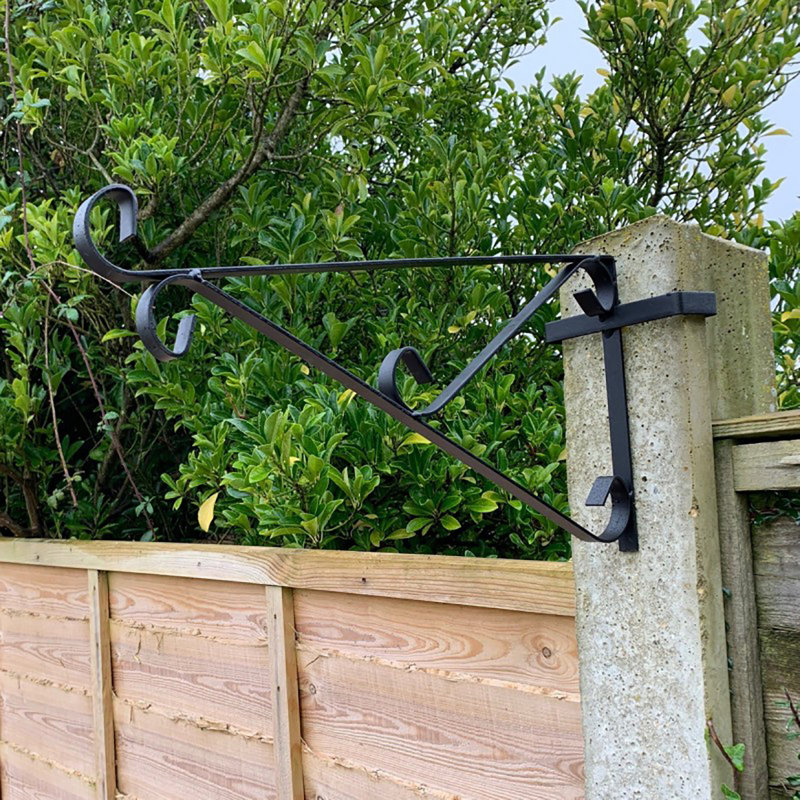Amarillas Dakota Fields Black Metal Mounting System for Posts