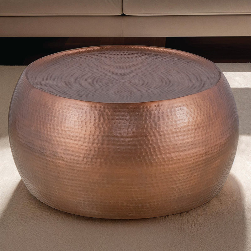 Ct501, ronde de 32 po, table basse en aluminium martelé à la main, cuivre antique, spacieuse pour les articles fabriqués à la main, aucun assemblage requis, polyvalente, styles intérieurs