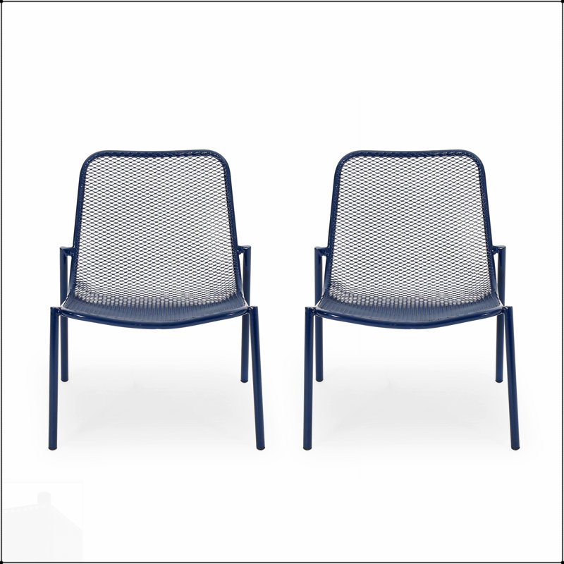 Chaises empilables KINCAID avec finition marine matte, fabrication en fer durable pour une utilisation intérieure et extérieure, combinant confort et style.