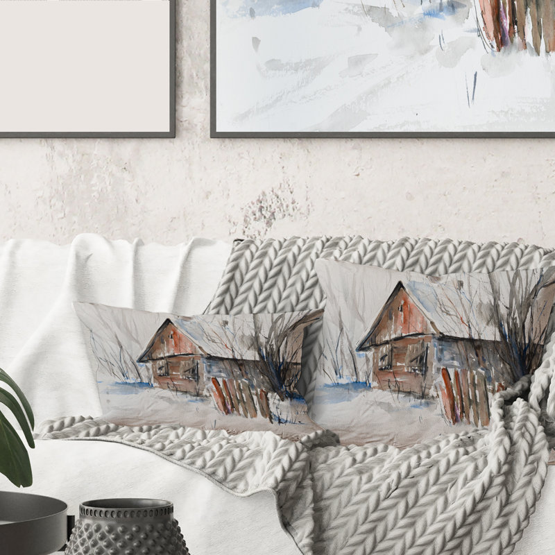Rectangle, vieille maison en bois abandonnée en hiver - coussin décoratif traditionnel