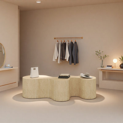 Présentoir à chaussures et sacs du magasin de vêtements