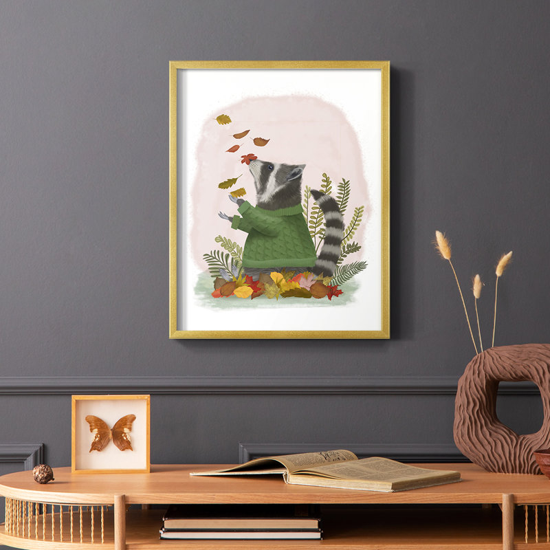 «Raccoon Catching Leaves», reproduction encadrée - bois massif, H 14 po x l 11 po