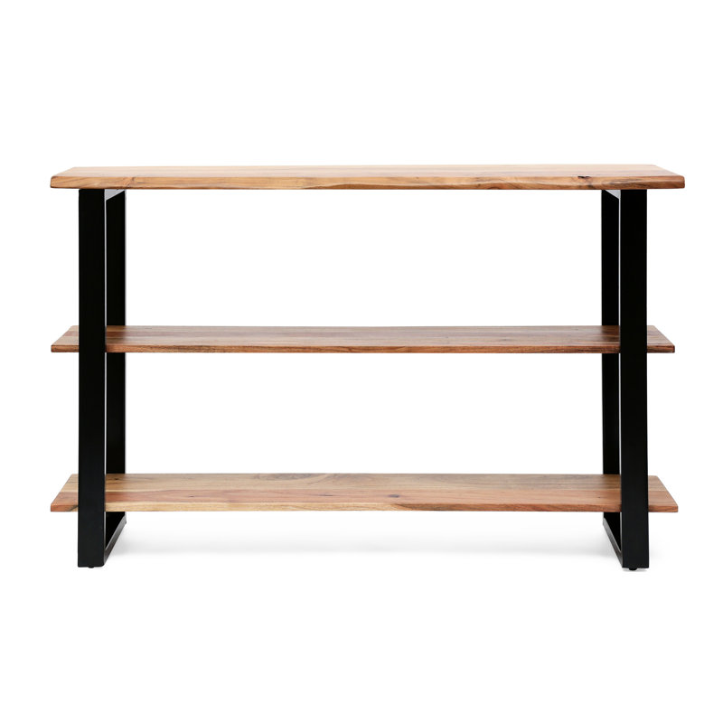 Console multimédia faite à la main de style industriel moderne, structure en bois et en fer, largeur 48,42 po, tablettes ouvertes pour ornements électroniques.