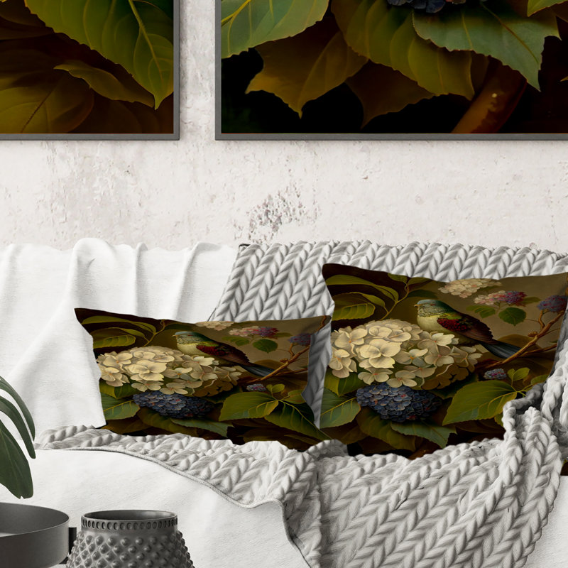 Coussin décoratif à imprimé floral Blossoming Hydrangea In Retro Colors IV