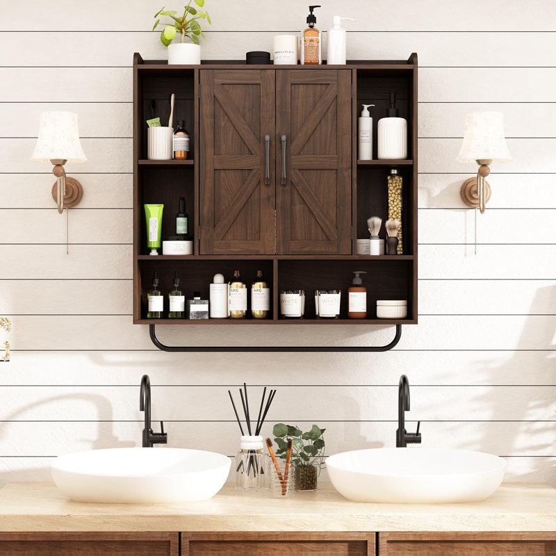 Armoire de salle de bain murale en bois rustique, armoire de pharmacie murale, armoire de rangement murale peu encombrante avec 2 portes de grange, 3 tablettes réglables à 3 niveaux et barre à serviettes (noyer foncé)