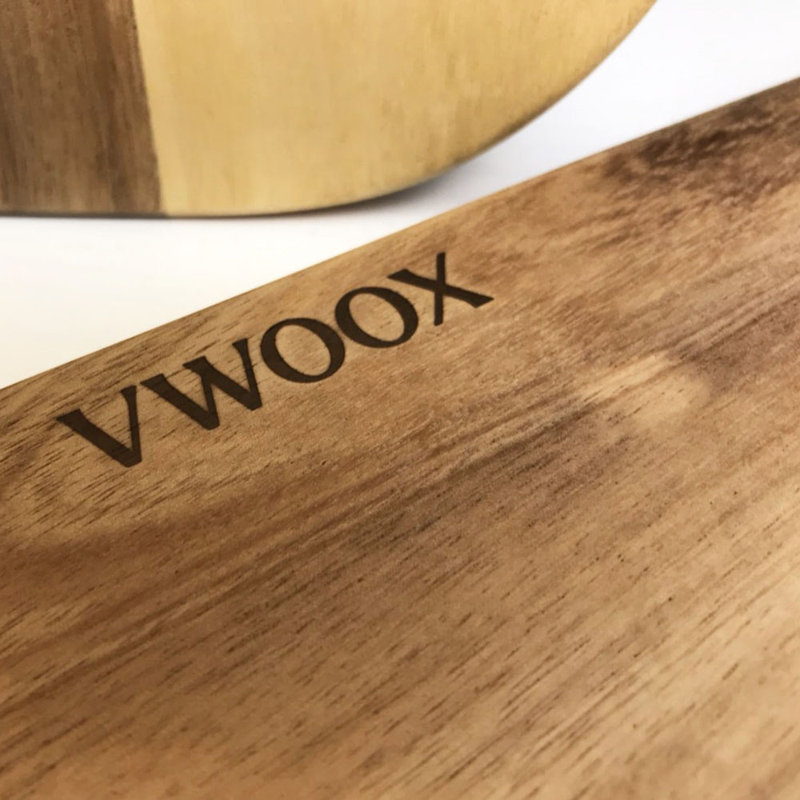 Planche à découper en bois d'acacia et résine époxy