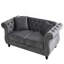Canapé Chesterfield capitonné avec coussins et garniture cloutée
