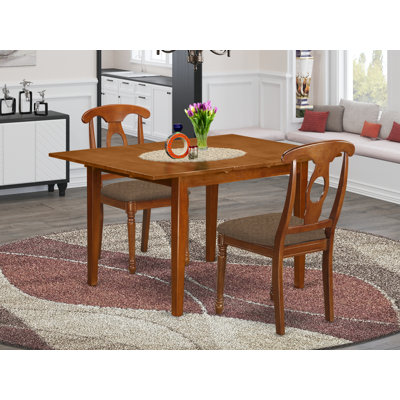 L'ensemble de table de cuisine 3 pièces contient une table de salle à manger rectangulaire avec rallonge papillon et 2 chaises de salle à manger rembourrées en tissu, brun selle