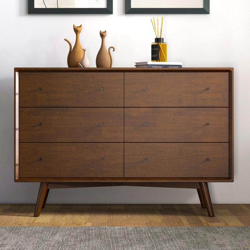 Commode en bois massif