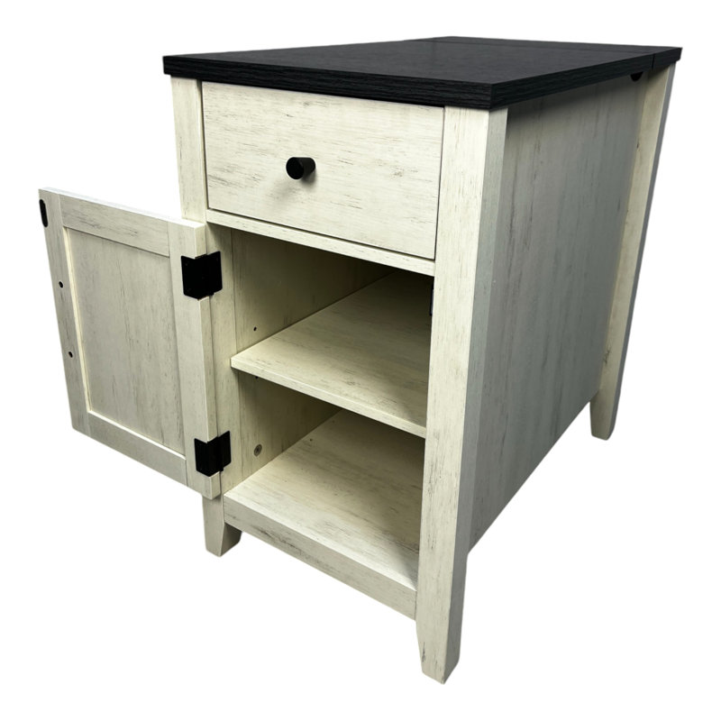 Table de chevet Style avec installation de charge. Polyvalent et fonctionnel pour la table de bout de chambre à coucher. Décoration spacieuse et élégante