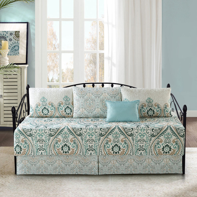 Polyester Damask Quilt with Pillow Shams Included, Blue