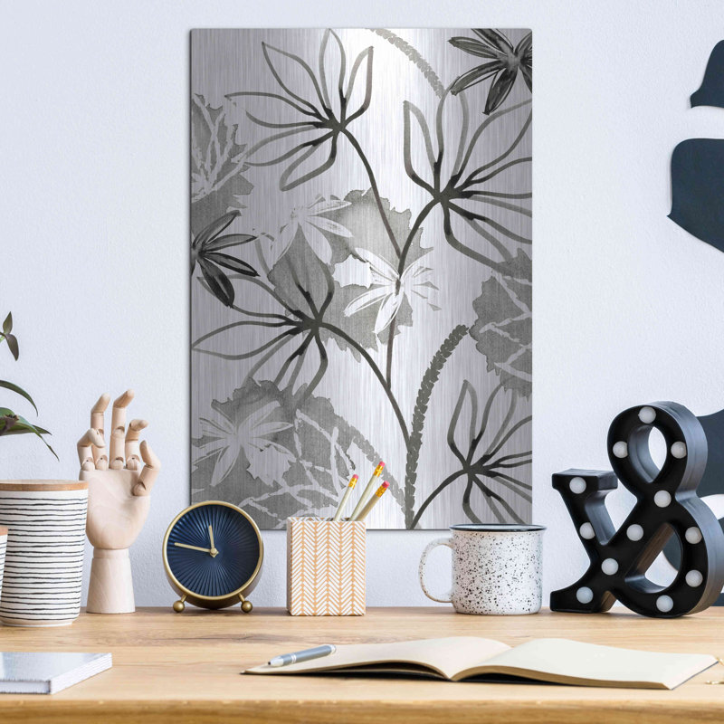 "Fleurs monochromes III" par Flora Kouta, H 16 po x l 12 po