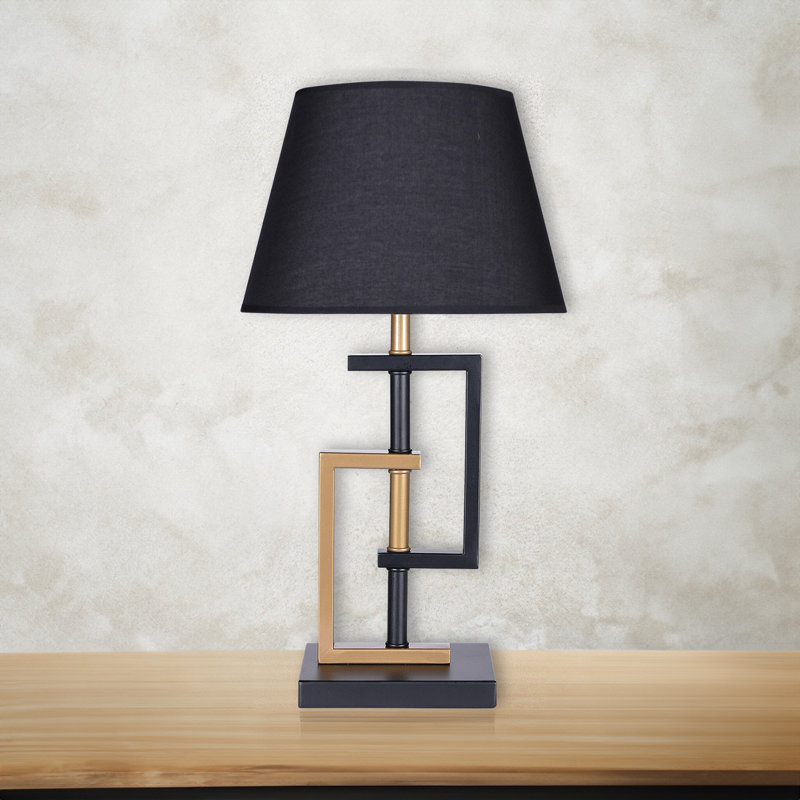 Lampe de table en métal