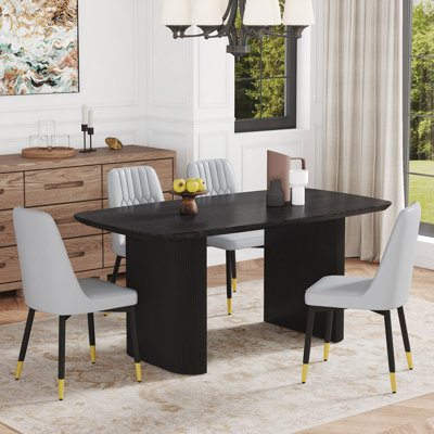 Ensemble de table et de chaises Table de salle à manger 67,75 po en bois aggloméré à grain de bois, jumelée à 4 chaises avec coussins en polyuréthane et pieds en métal