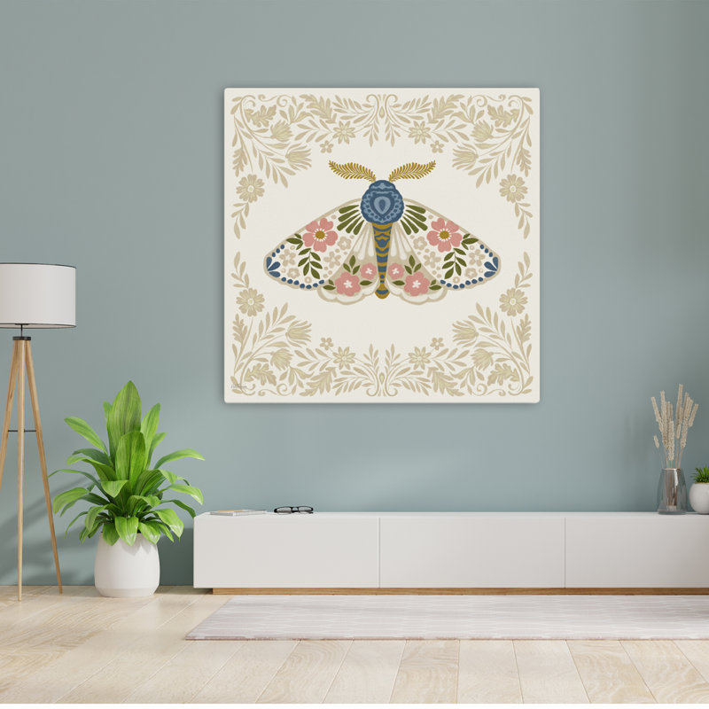 Folkloric Moth 1, art contemporain à motif floral, H 48 po x l 48 po