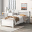 Lit plateforme avec table de chevet