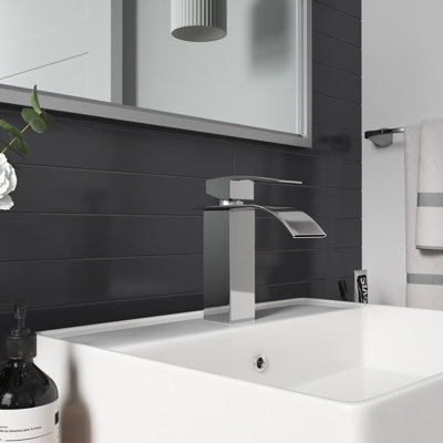 Single-handle Bathroom Faucet with Drain Assembly