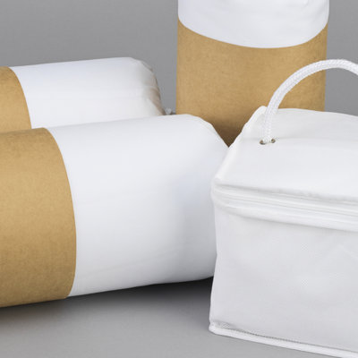 Literie pour très grand lit Essentials - 2 oreillers, drap, housse de protection pour matelas. Draps doux et lisses, protège les déversements, les punaises de lit, etc. Ensemble de 5 coussins de protection en microfibre blanche. Draps