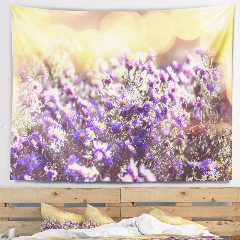 Tapisserie florale mauve et petites fleurs sauvages, H 50 po x l 60 po