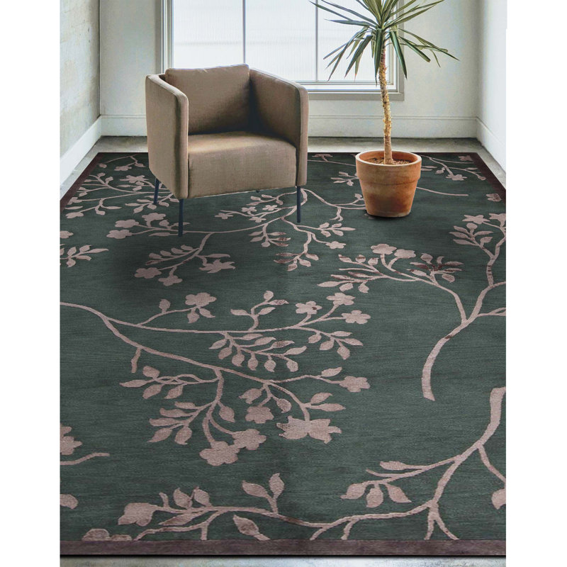 Floral Area Rug in Gray/Beige