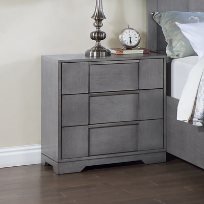 Yanlin 3-Drawer Nightstand