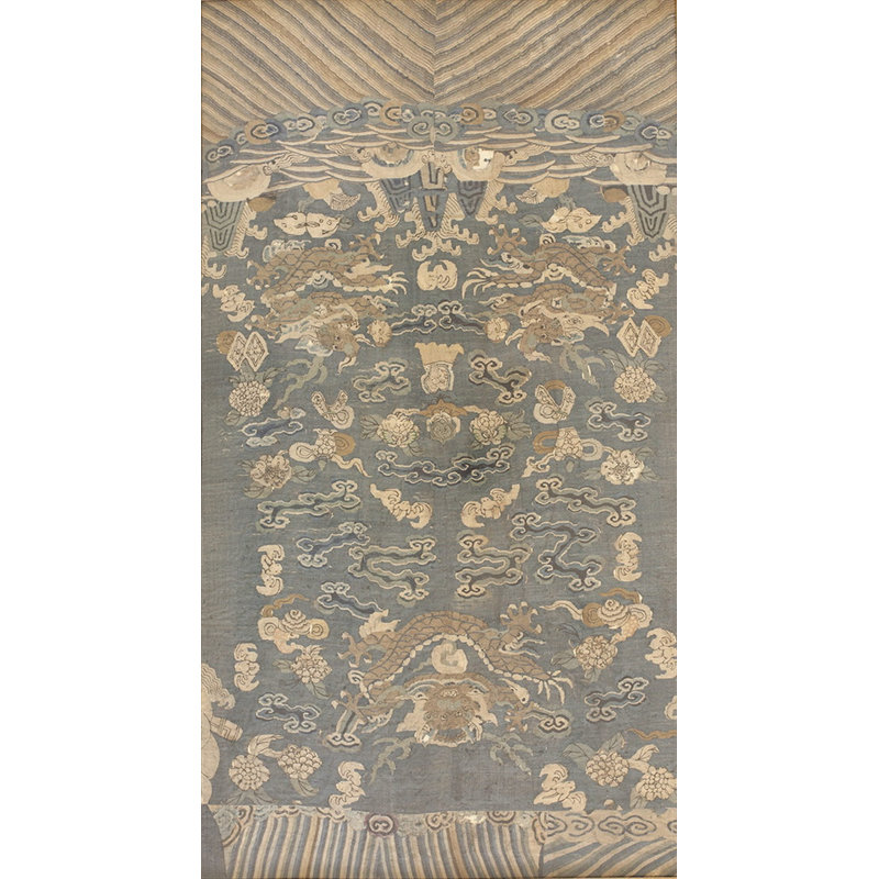 Textile chinois antique de petite taille en soie bleu gris