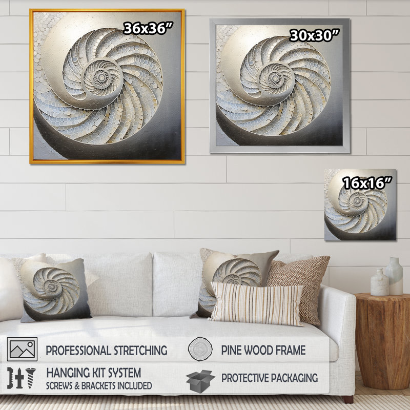 «Silver Swirl Shell Fish I», reproduction sur toile, H 30 po x l 30 po x P 1 po, Cadre flottant doré