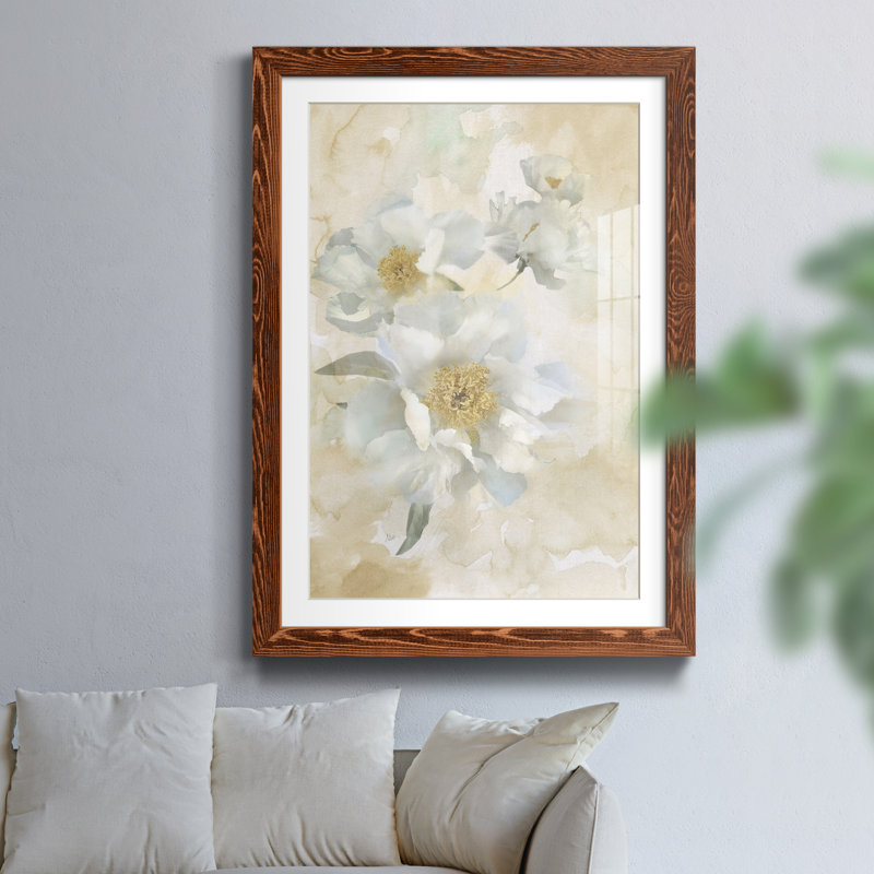 Douces pivoines I - Cadre photo, reproduction d'art sur papier, Cadre érable, H 44 po x l 31 po x P 1 po