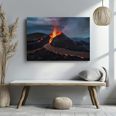 Toile d'art dramatique éruptive volcanique capturée à partir d'un art mural à angle élevé mettant en vedette un volcan imposant avec un panache de toile
