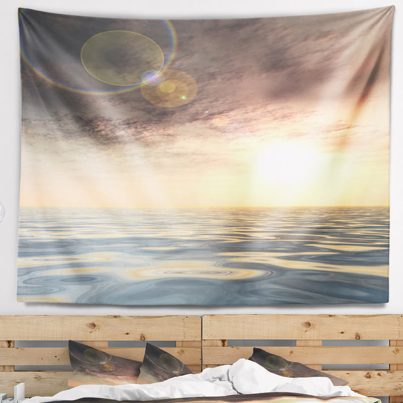 Tapisserie sur la plage, ciel sombre avec nuages au coucher du soleil, H 32 po x l 39 po