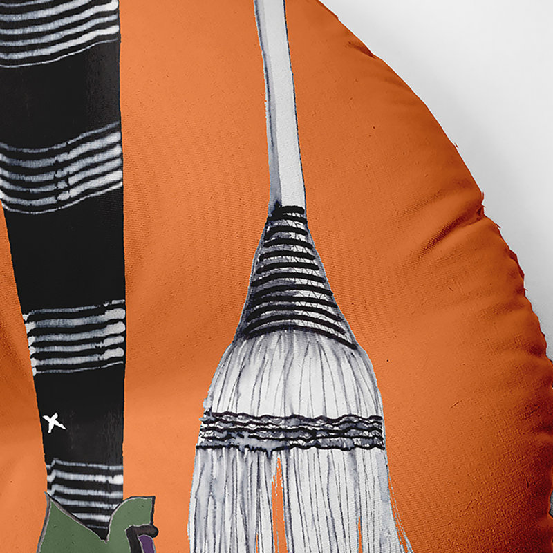 Coussin 276_Broom Lady, 30 po x 30 po