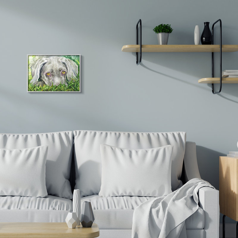 Chiot Weimaraner reposant dans l'herbe verte, Estampe numérique Farmhouse, H 11 po x l 14 po