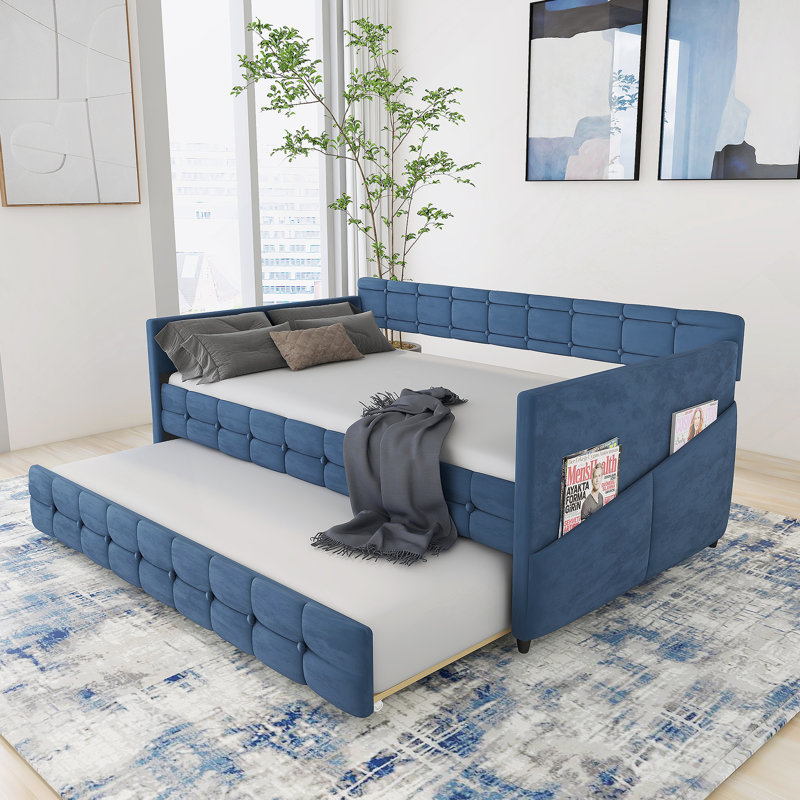 Lit de jour bleu rembourré avec lit gigogne, tissu en velours