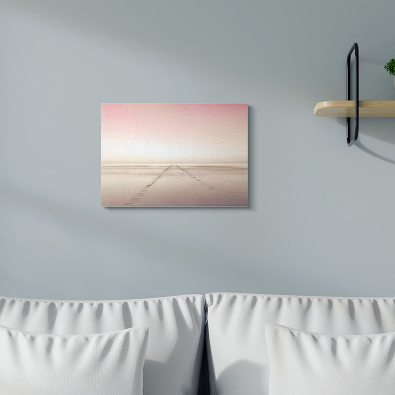 «Water Pathway Footsteps Beach Sunset Horizon» par Kim Allen - photographie, H 16 po x l 20 po, Cadre noir
