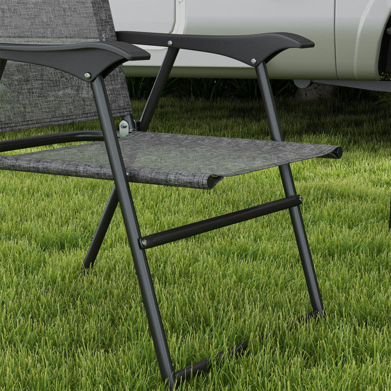 Ensemble de 4 chaises de patio pliantes Outsunny, siège en filet confortable pour l'extérieur, chaises de camping portables et durables avec accoudoirs
