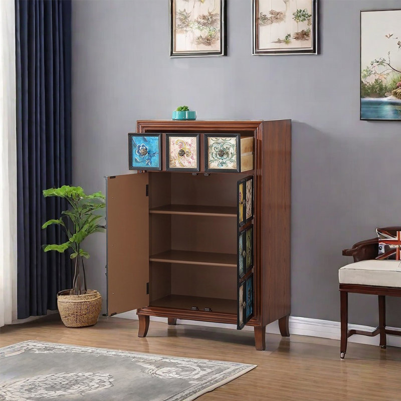 Armoire multifonctionnelle peinte à la main et décorée.