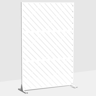 Outdoor Metal Privacy Screen by Dovelina