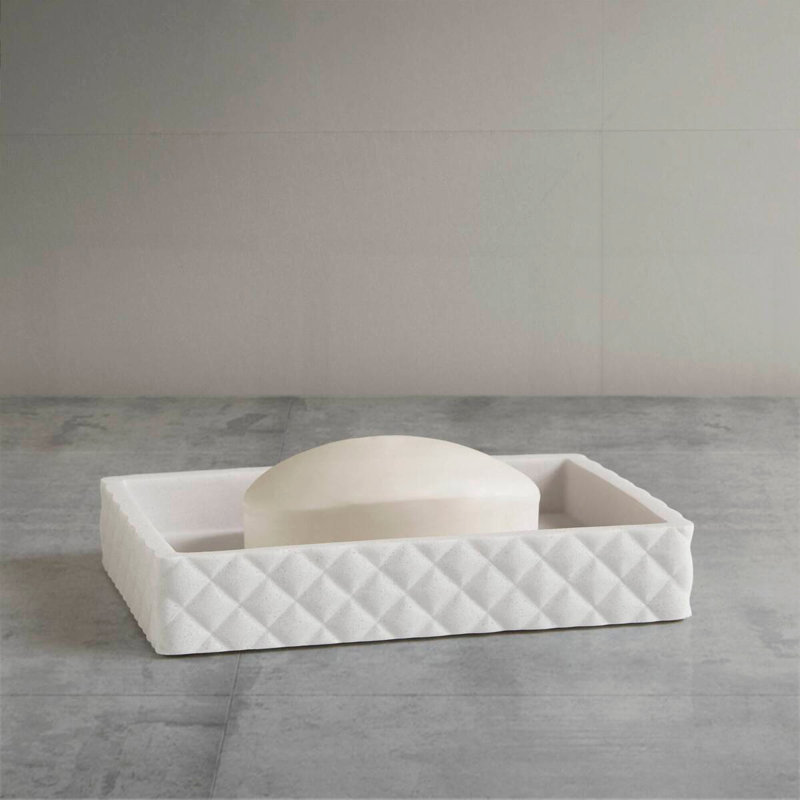 Ensemble de taille unique Toriann, blanc avec un élégant motif en losange et une protection antimicrobienne fuze pour une utilisation hygiénique