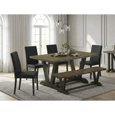 L'ensemble de salle à manger 6 pièces contient une table de salle à manger Jacobean vieillie, un banc en bois et 4 chaises rembourrées en tissu de lin noir avec dossier haut - finition noire brossée