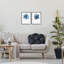 "Abstract Blue Single Blooms", ensemble de 2 giclées sur toile grises, design par Carol Robinson-114316741-114316742