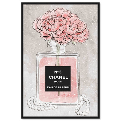 «Fashion and Glam Vase of Fragrance Perfumes», impression sur toile