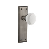 New York Plate with Waldorf White Milk Knob
