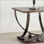 Élégante table de bout en nickel noir avec plateau en bois durable et tablette inférieure spacieuse pour une utilisation polyvalente à la maison