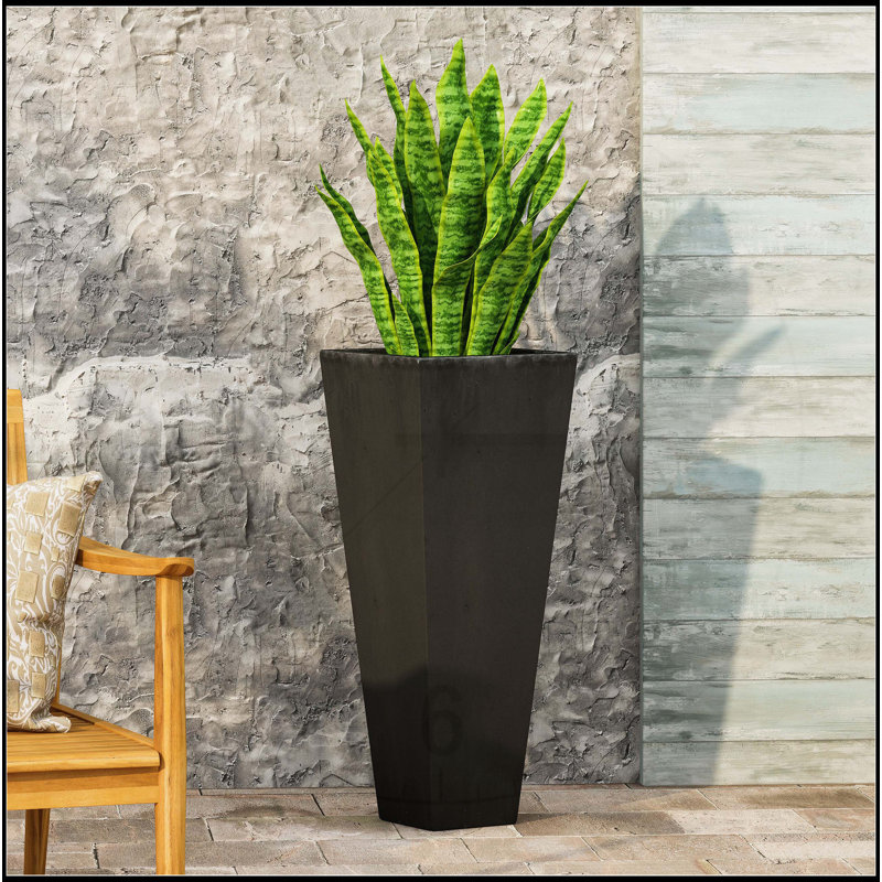 Jardinière d'extérieur moderne en pierre MGO, H 32,5 po x l 13 po x P 13 po, Noir
