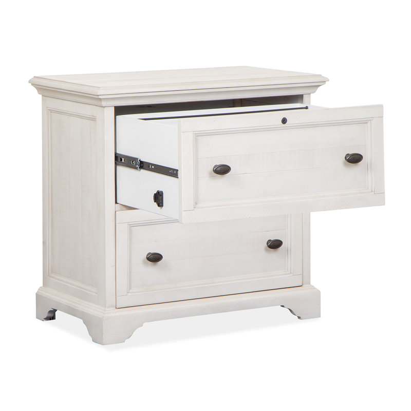 Bureau et huche avec chaise